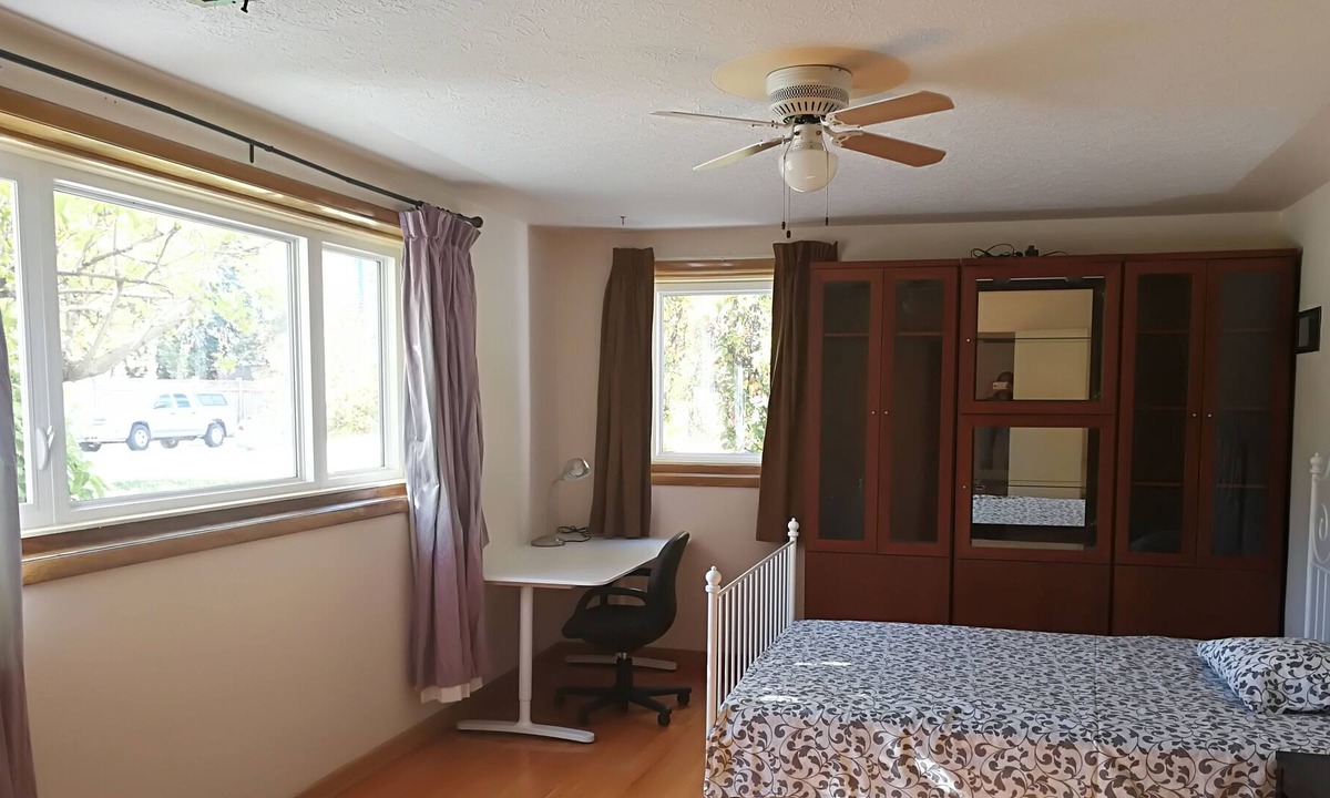 Banff Trail House | Min's Lovely Rooms in Calgary, Close to C-train, Downtown and UC
