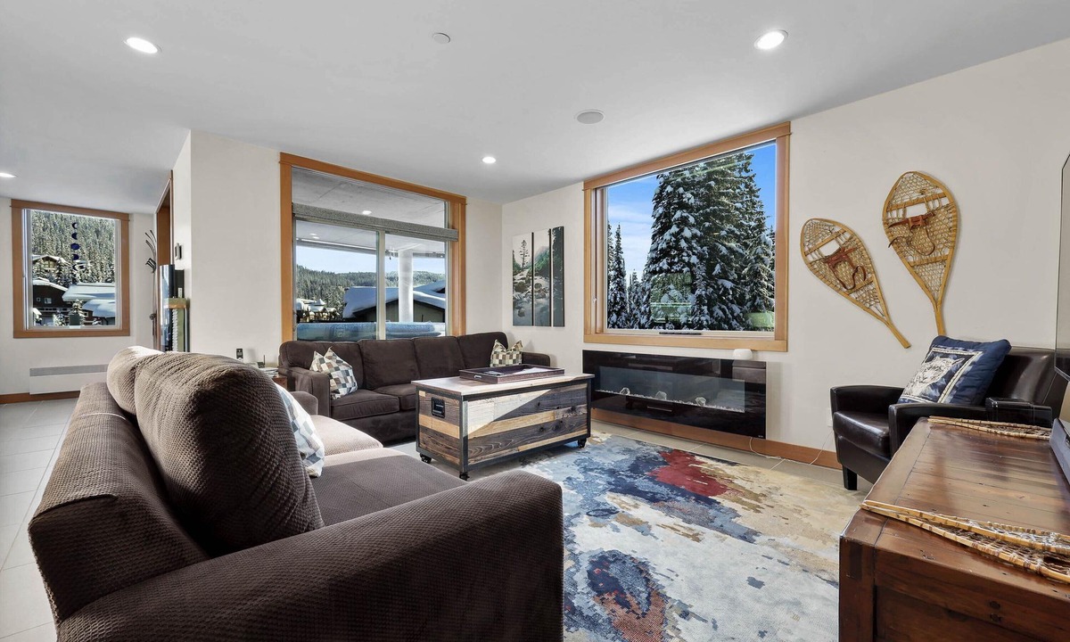 Sun Peaks Cabin | Modern 3 bedroom apartment in village centre