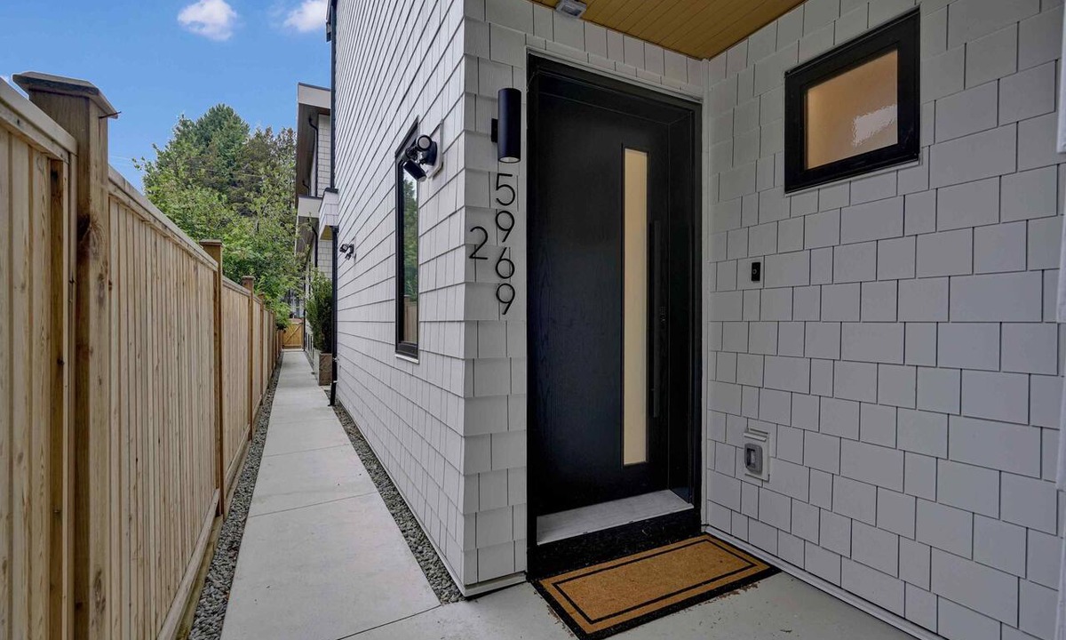 Kerrisdale House | Modern 4BR Home Steps from VanDusen & Queen Elizabeth Park