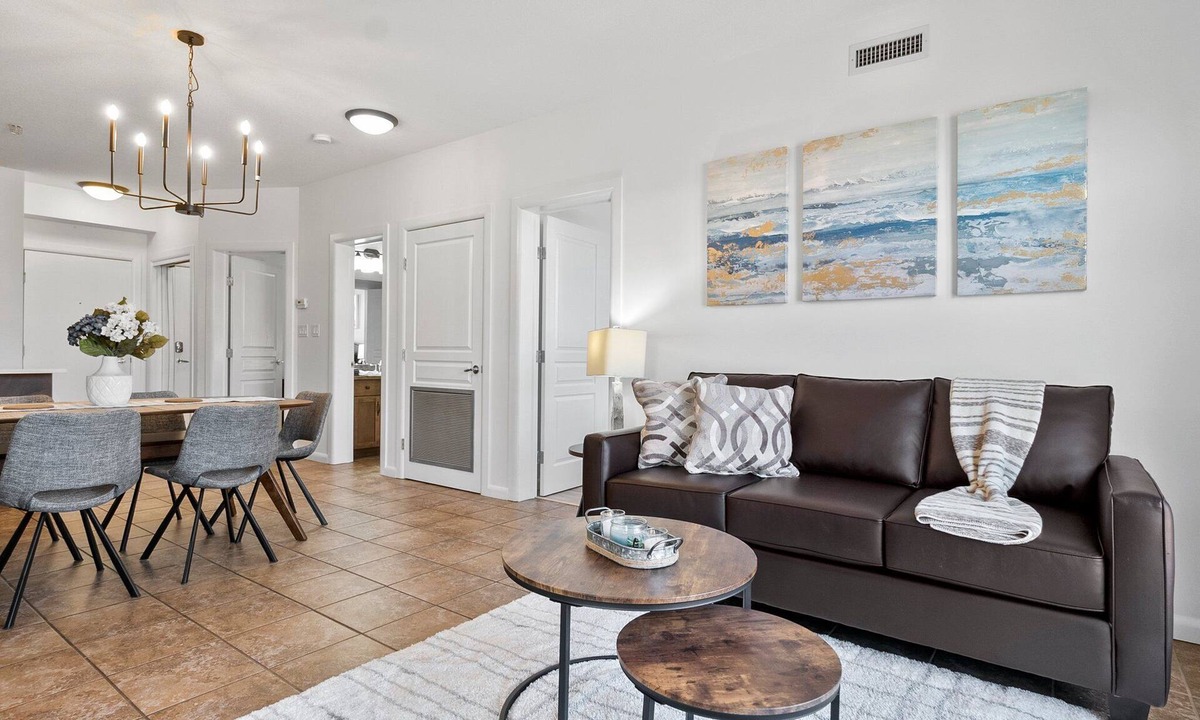 South Pandosy Condo | Modern 5th Floor unit 3 bed 2 bath 958sq ft Playa del Sol Resort