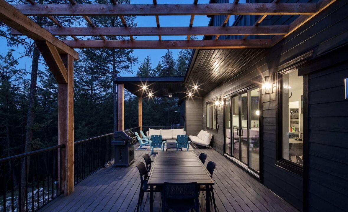 Wardner Cabin | Modern, 7 bedroom all-season cabin on Lake Koocanusa