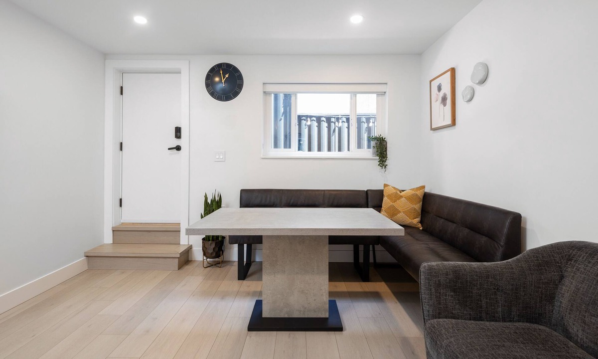 Burnaby House | Modern, Bright, Clean 2 Bedroom Suite - Great Location!