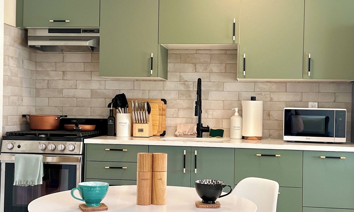 Golden Hotel | Modern Downtown Suite - Walking Distance to Restaurants, Shops, & Grocery Stores