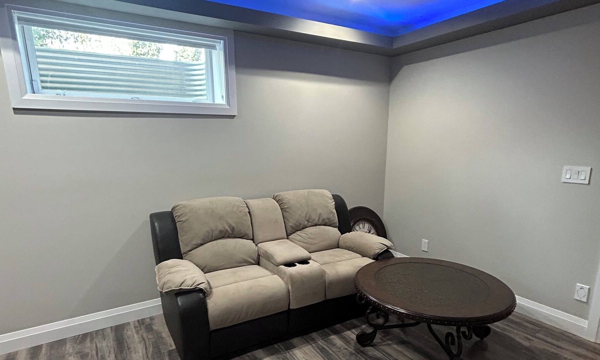 Southwest Edmonton House | MODERN FURNISHED BASEMENT with all the amenities you’ll need within 5 minutes