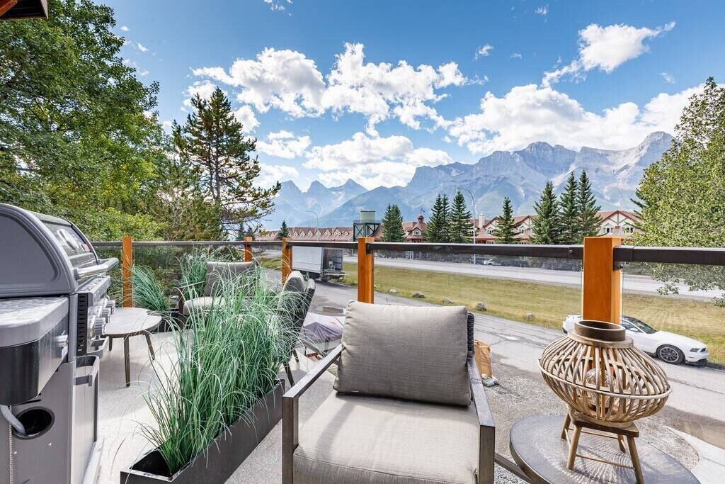Teepee Town House | Modern Mountain Vibe - Gorgous new 3 bed townhouse with stunning mountain views