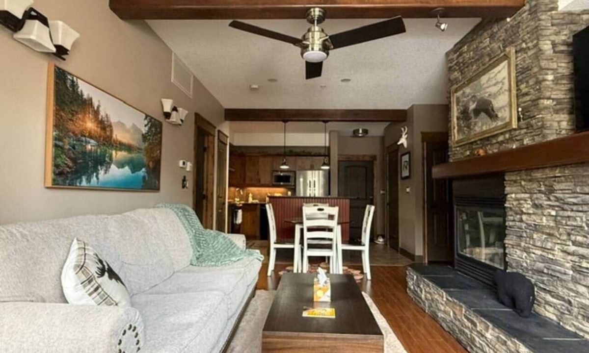 East Kootenay Apartment | Mountain Retreat at Radium Hot Springs. Hot tub, Family friendly!