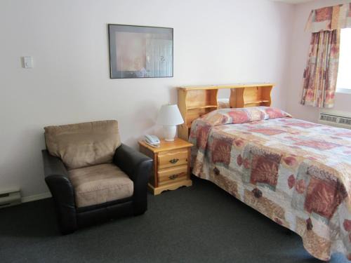 Barriere Hotel | Mountain Springs Motel & RV Park