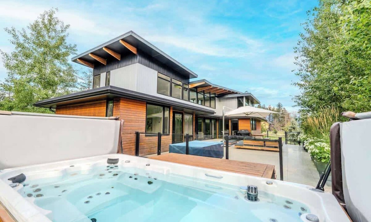 Invermere House | Mountain View Estate 42 Acre Luxury Getaway Invermere