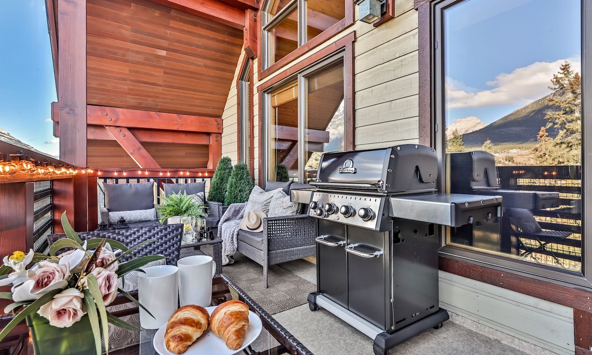 Canmore Condo | Mountain Views Penthouse at Spring Creek,Hot Tub,Prime Location ,Amazing Views