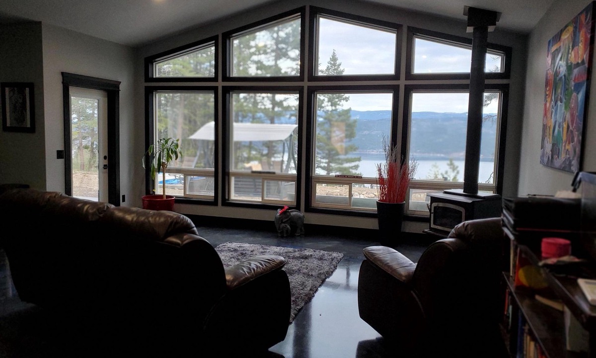 Central Okanagan House | Mystic Lakeview Escape: Embrace nature's beauty & wildlife from mountain heights