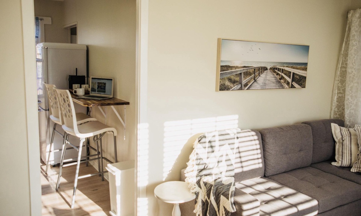 City Centre House | n"Sunlit Serenity Awaits at Sunflower Cottage: Your Perfect Family Getaway!"