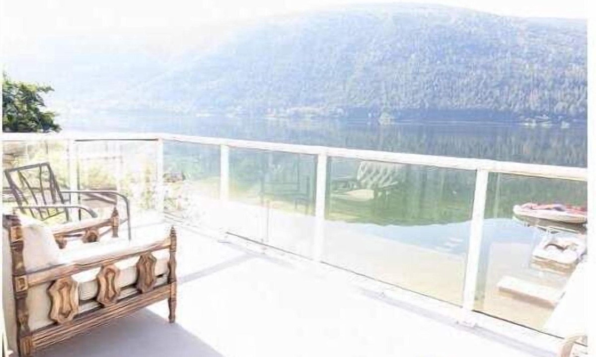 Nelson House | Nelson Lake House