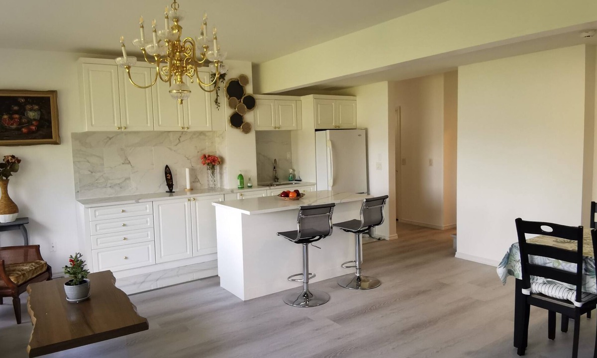 Southwest Mission Bed & Breakfast | New 3BR Guest Suite | Lakeview, Private Entry