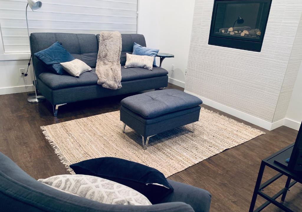 Airdrie House | New And Modern Townhome