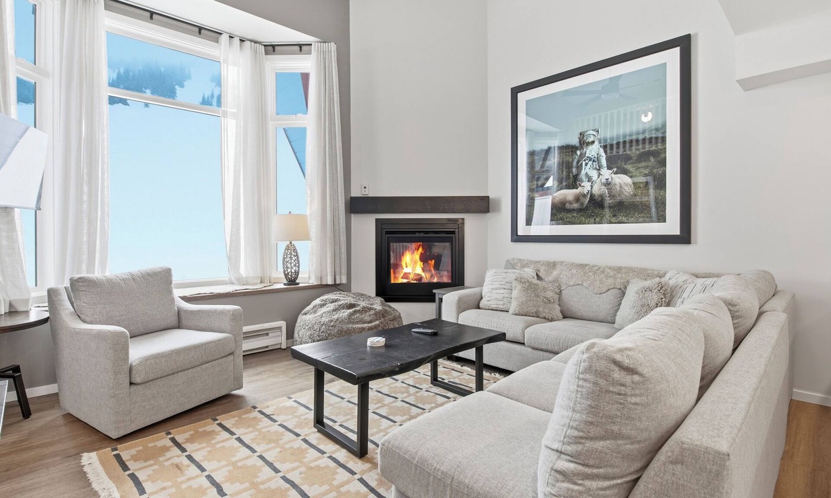 Silver Star Mountain House | Newly renovated condo in Pinnacles - BBQ, hot tub, laundry, bike to your door