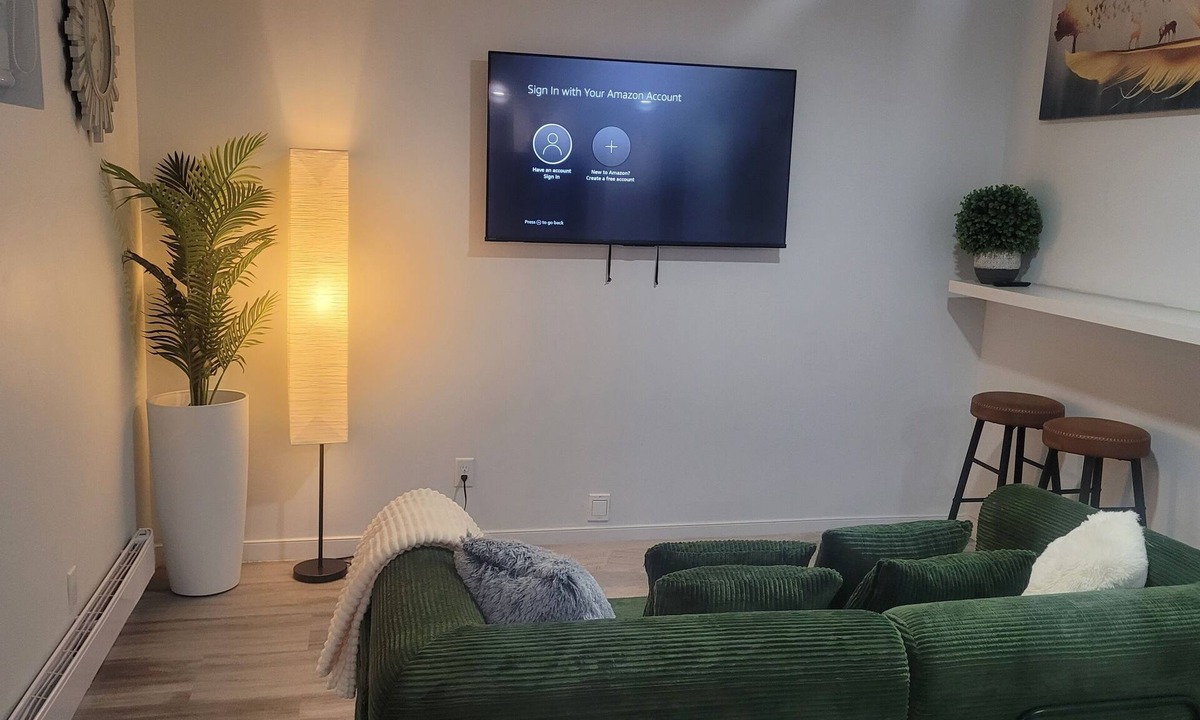Cranston Apartment | NO CLEANING FEE! Amy's Elegant 1 Bedroom Apartment