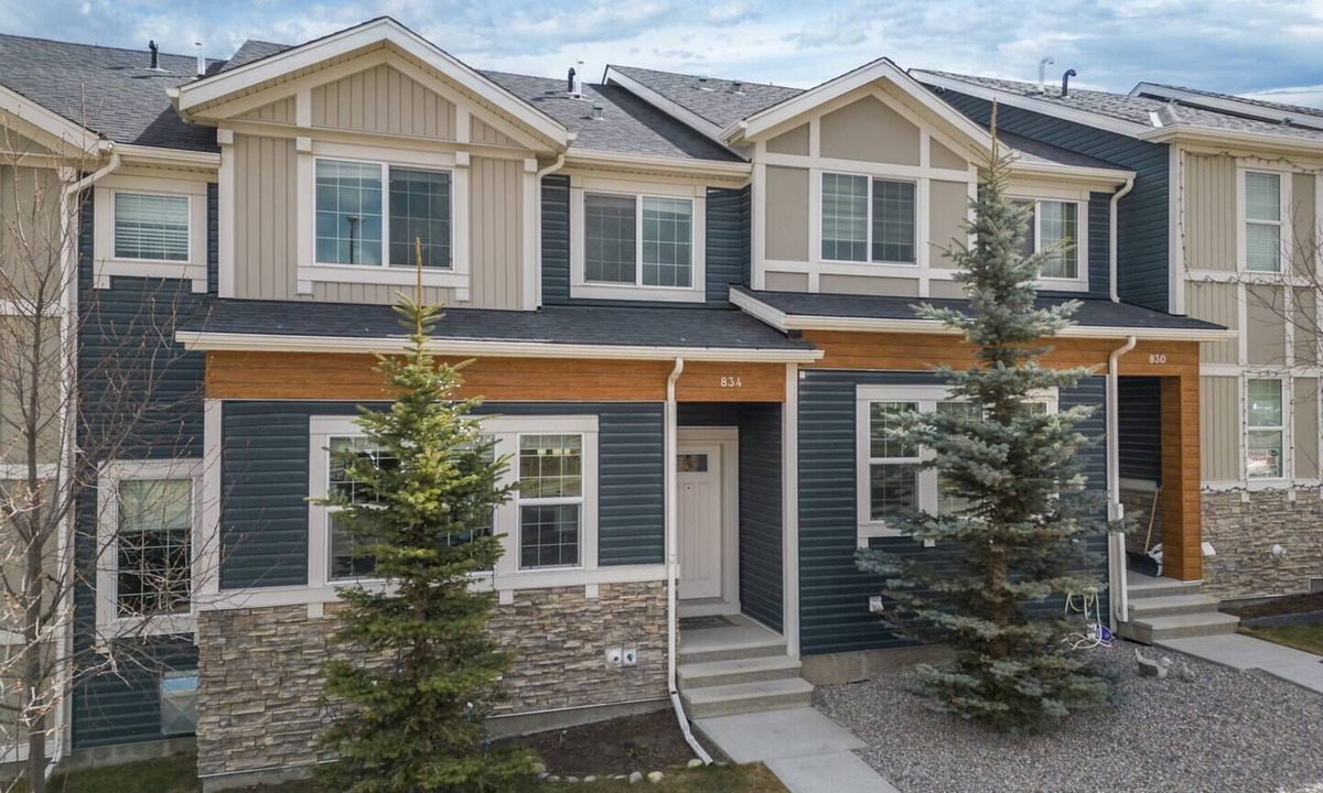 Northwest Calgary House | Nolanhill Nook 4-Bedroom Townhouse & Yard