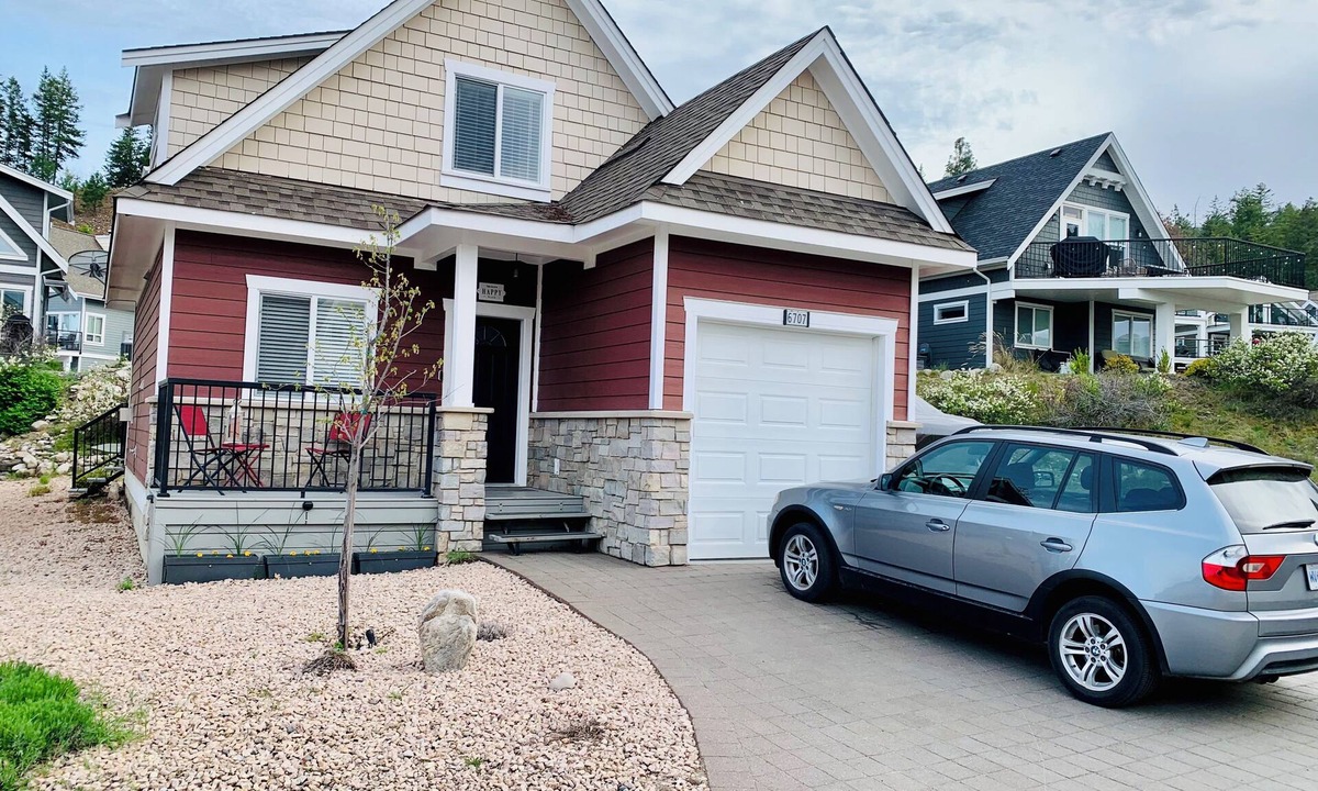 Central Okanagan Cottage | Now Booking 2026 LaCasa Oasis Whole House Retreat-Renovated (Fun In The Sun)!