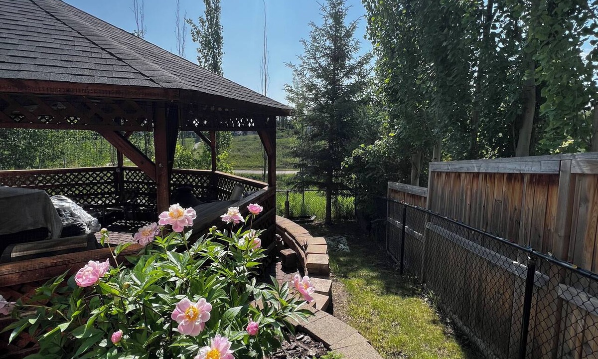 Kincora House | NW Calgary Walkout Basement Furnished 1bedroom 1 bathroom Parking