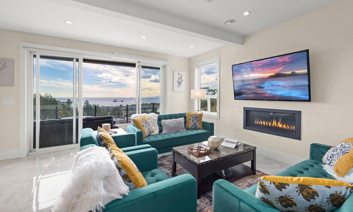 Toovey Heights House | Oasis view, Theatre, Firepit/BBQ , Family Friendly