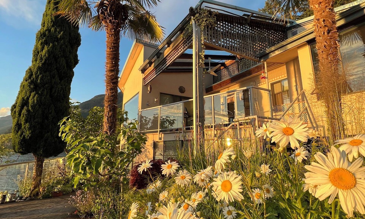 Vancouver House | Ocean front villa