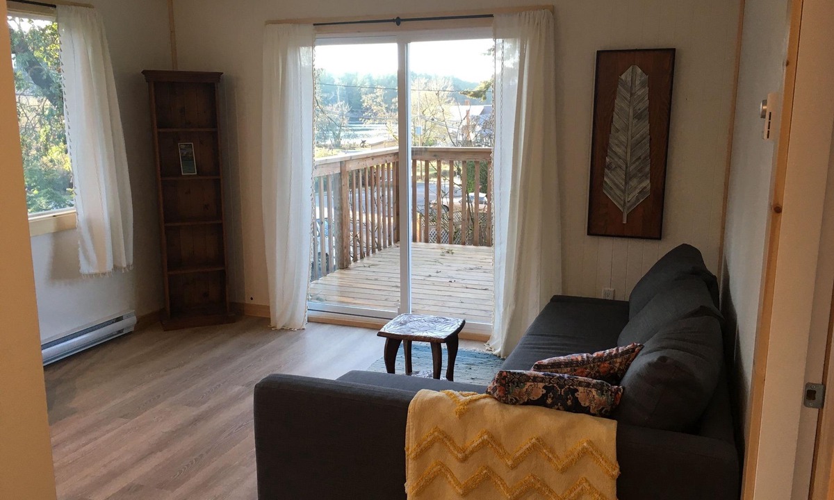 Mayne Island Apartment | Ocean view one bedroom apartment located in the heart of Mayne Island's downtown