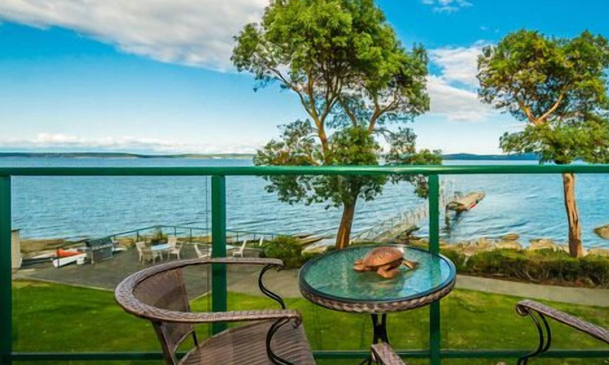 North Oyster Condo | Oceanfront Escape - Studio with kitchenette
