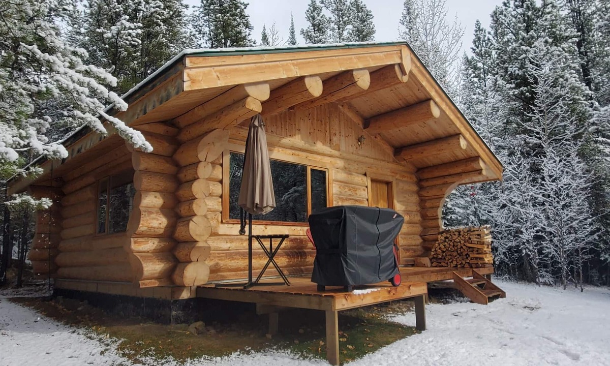 Rock Lake Cabin | Off-Grid Secluded Log Cabin. Explore Nature, Hiking, Wildlife & Stargazing Await