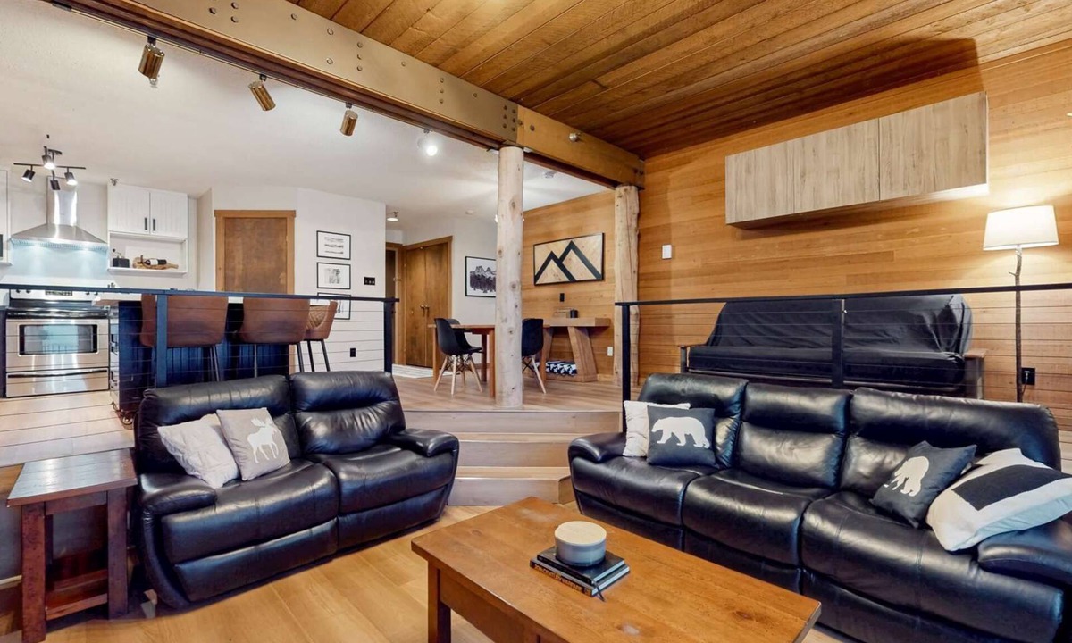 Big White Ski Resort Condo | Okanagan - Moguls 814
