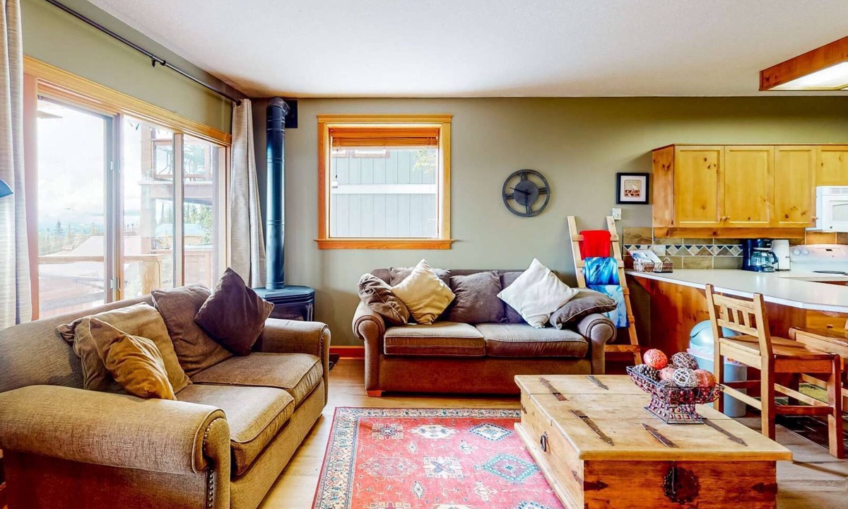 Snow Pine Estates Condo | Okanagan - Snow Leopard's Retreat