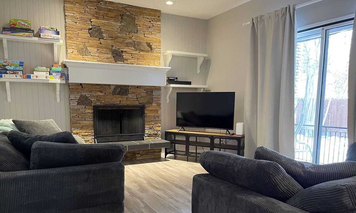 Southwest Calgary House | One of the kind 5 bedroom house with its own spa
