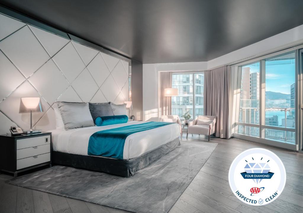 Coal Harbour Hotel | Paradox Vancouver