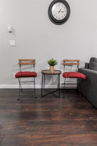 Guildford House | Peaceful 2 Bedroom Suite that sleeps 4 with Free Wifi ,Free parking,easily accessible to Downtown Vancouver