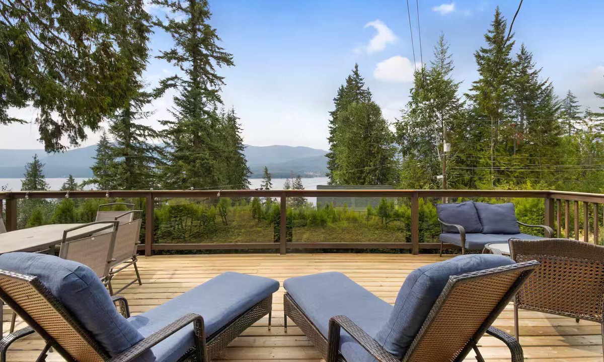 Blind Bay Cottage | Peaceful Lakeview Cottage & five minutes to lake