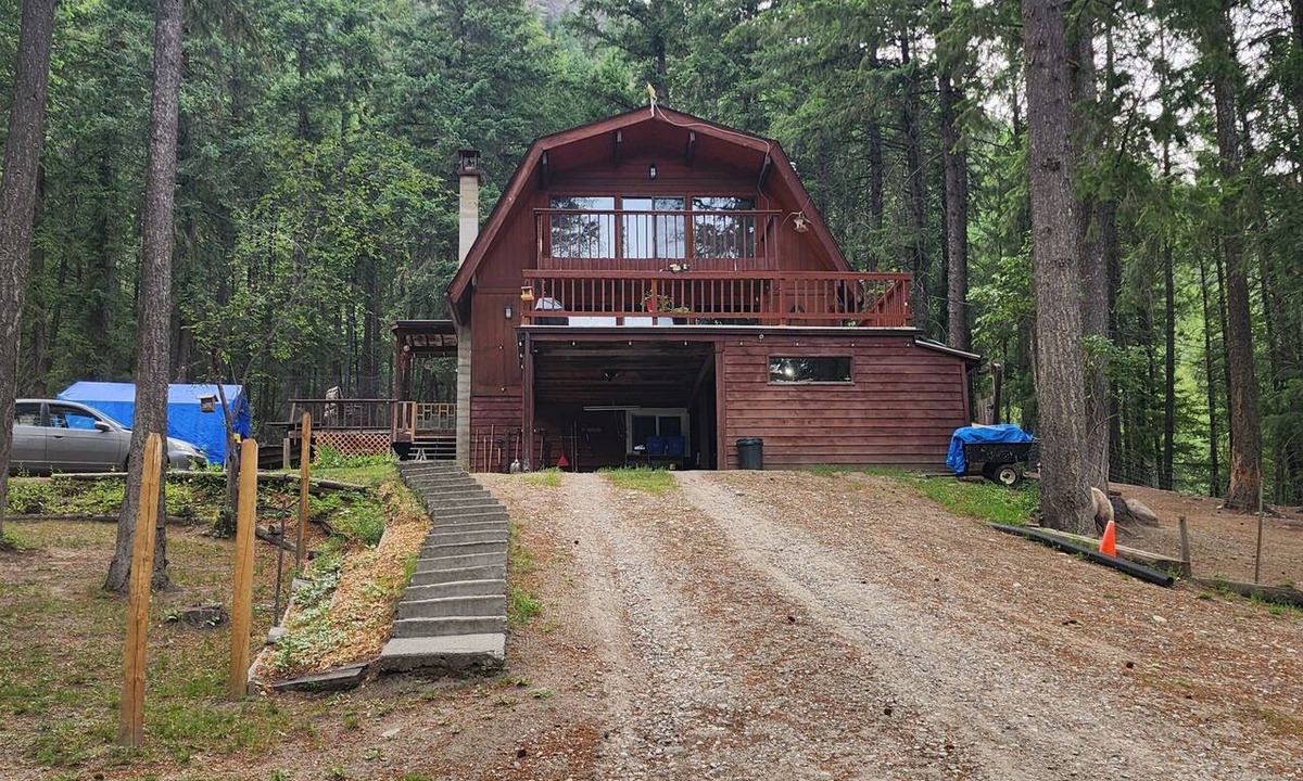 Grand Forks House | Peaceful Rural Family Farm