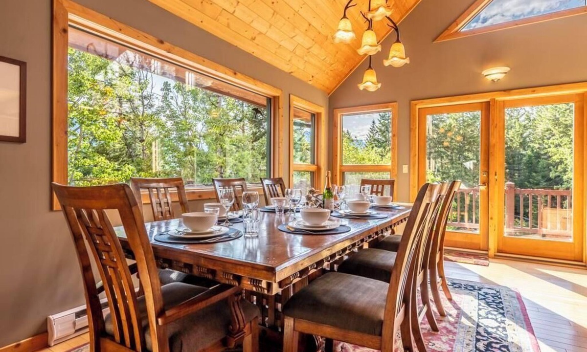 Golden House | Peaks. Panoramas. Perfection.