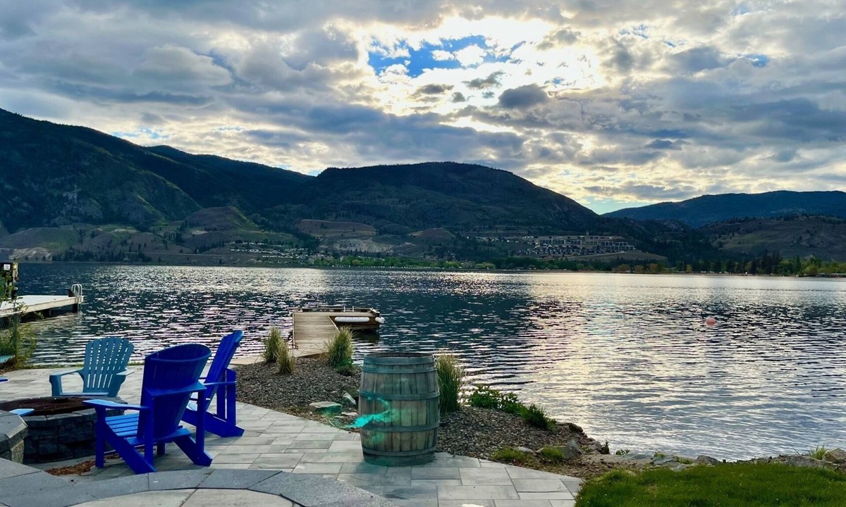 Okanagan-Similkameen House | Perfect 5bdr family vacation home with 100 feet of private lakefront