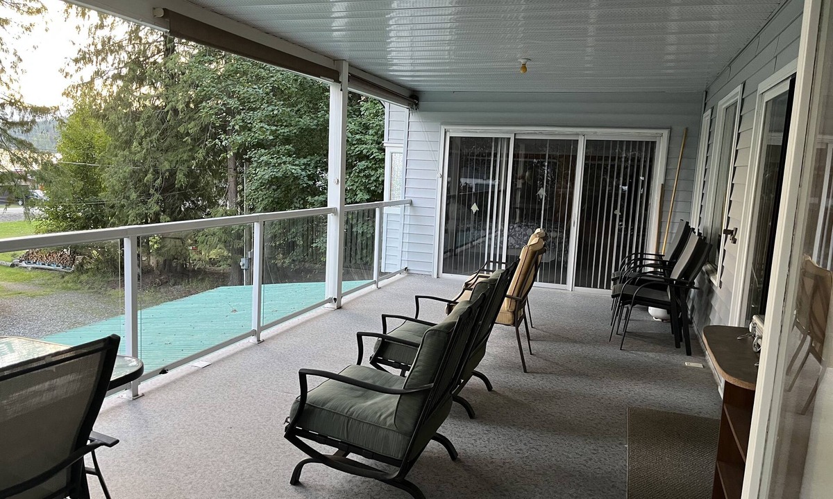 Magna bay House | Perfect lake home right across from the beach