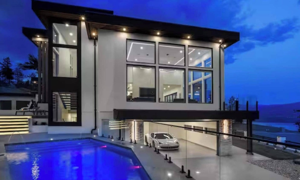 Central Okanagan House | Pool | Hot Tub | Lakeview | Poker Table | King Bed