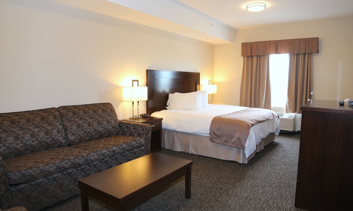 Macklin Hotel | Prairie Moon Inn & Suites Macklin