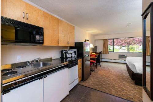 Quesnel Hotel | Prestige Riverside Lodge Quesnel