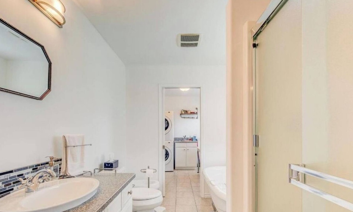 Salmon Arm House | Private 1 Bedroom Carriage House on an Acreage- 8 minutes to downtown Salmon Arm