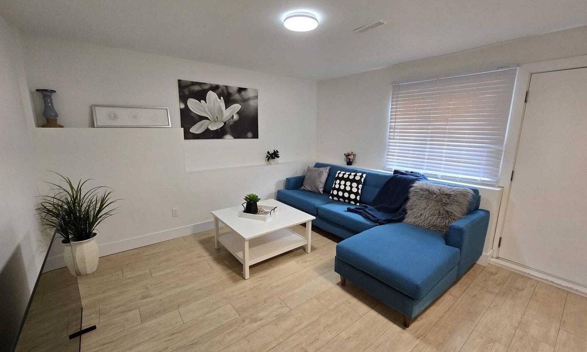 Townline Hill Apartment | Private 1bed|1 Bath spacious suite with free wifi, street parking near airport