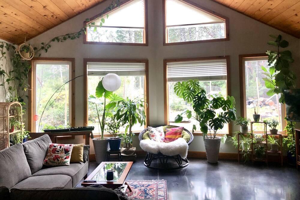 Juan de Fuca Electoral Area House | Private forest getaway by the sea