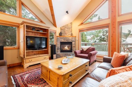 Spruce Grove Ski Chalet | Private hot tub | Private garage | BBQ | Luxury