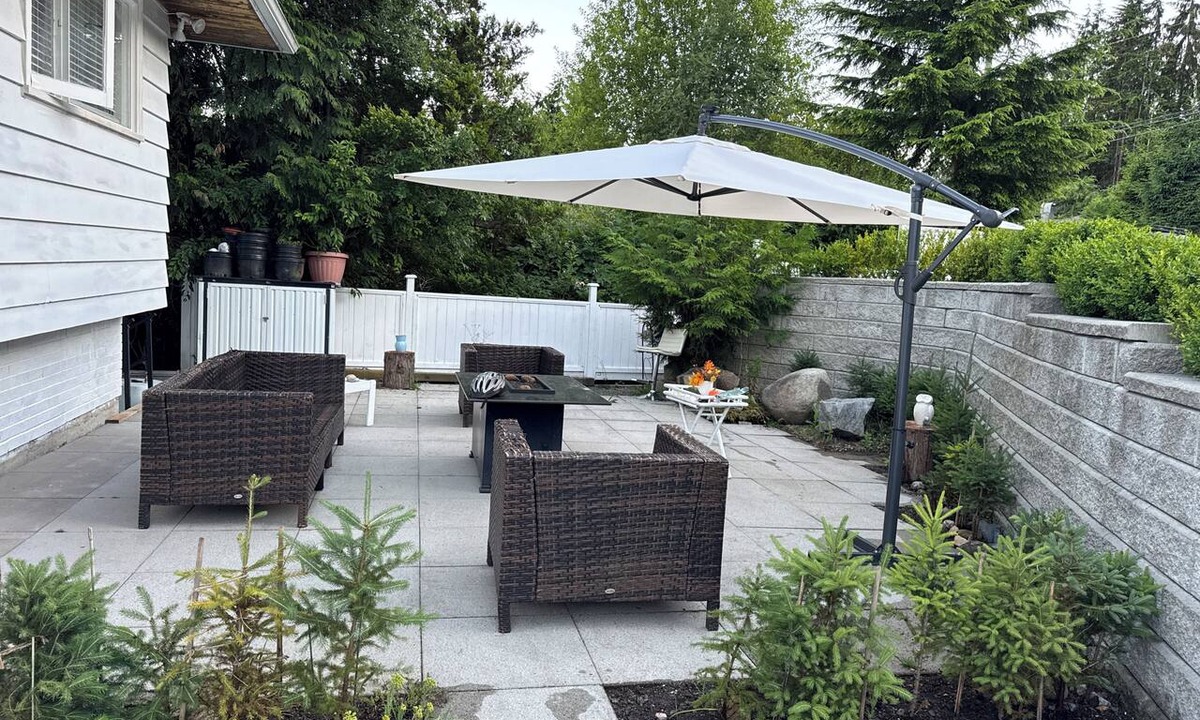 West Vancouver House | Private Main Floor Residence – 3 Bedrooms in West Vancouver