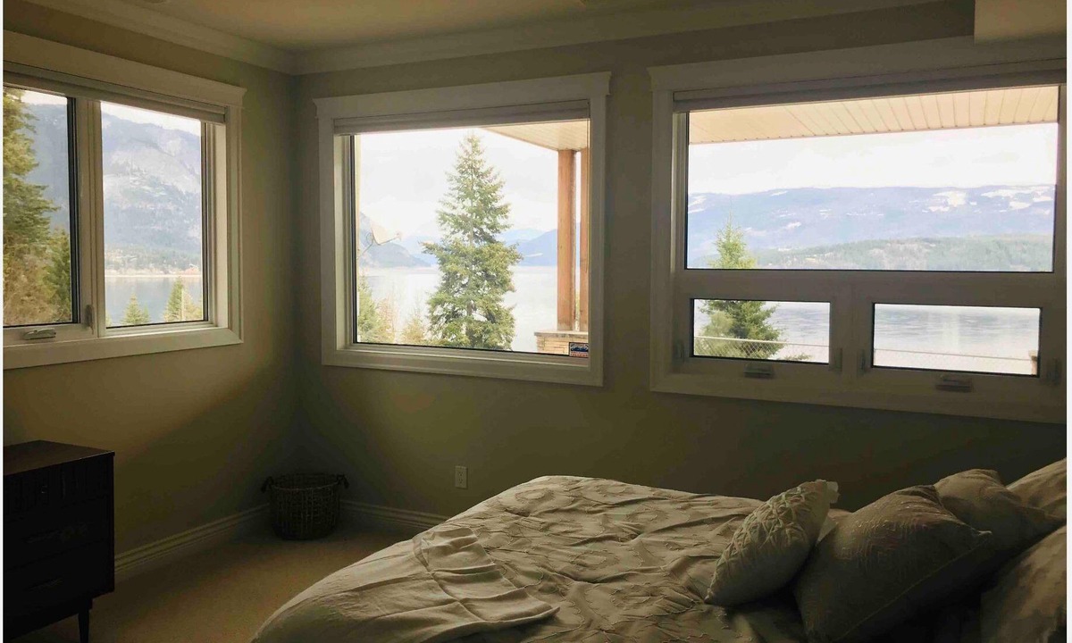 Tappen House | Private Shuswap Lake View Deluxe 2 Bedroom Fully Set-up Suite. With Hot Tub.