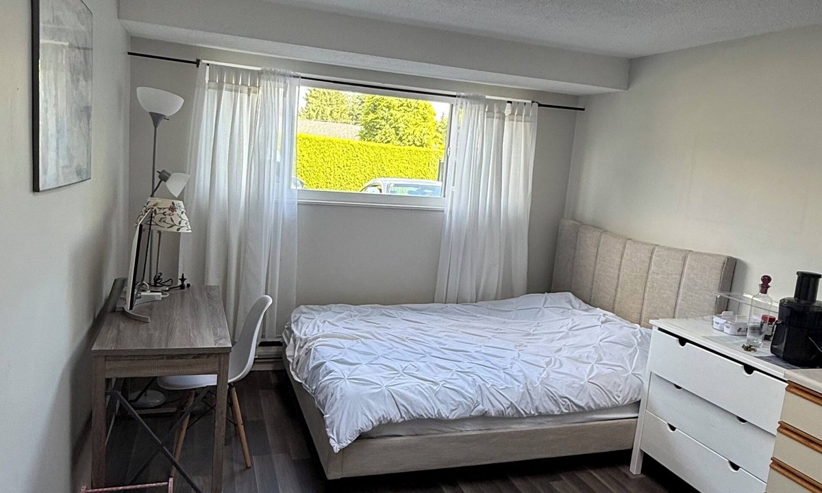Vancouver House | Private Suite · Private Bath · 10 min to Downtown