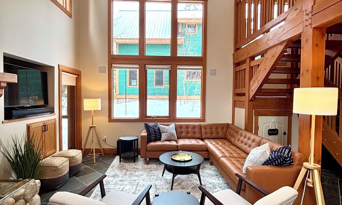 Golden Ski Chalet | Purcell Woods Chalet – Sleeps 12