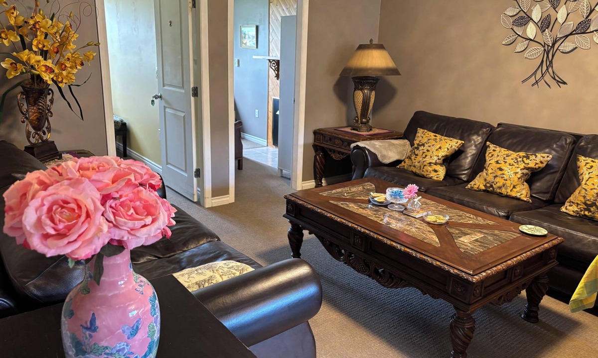 Aldergrove House | Quiet cozy room no stairs in a peaceful house, safe community, full kitchen